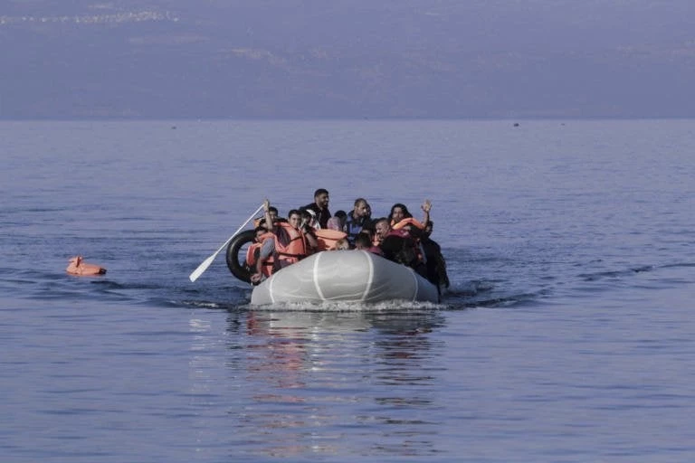Εκπαιδευτικοί Λέσβου: Απόλυτα σωστή η χρήση του όρου «λαθρομετανάστης» στα σχολεία